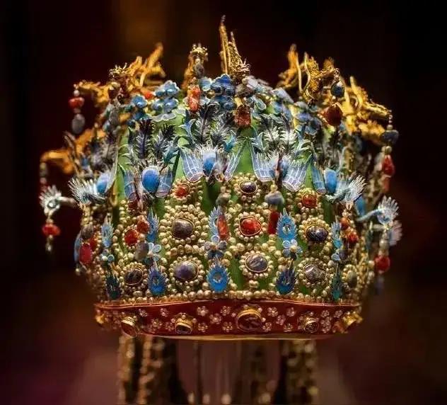 “国宝”回家路感动众人 “国宝”回家的故事太让人动容了。1949年北平解放时，故