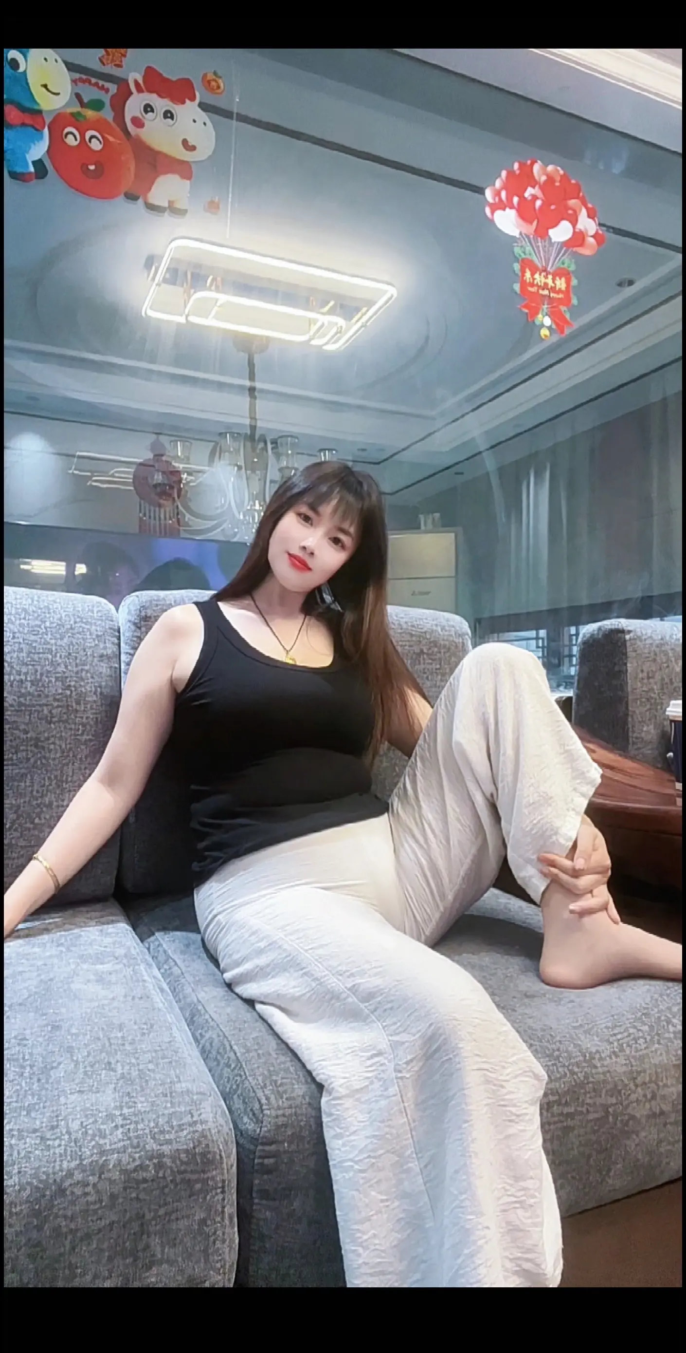 小时候听的是旋律，热血沸腾；长大后听的是歌词，字字扎心。周华健一开嗓...