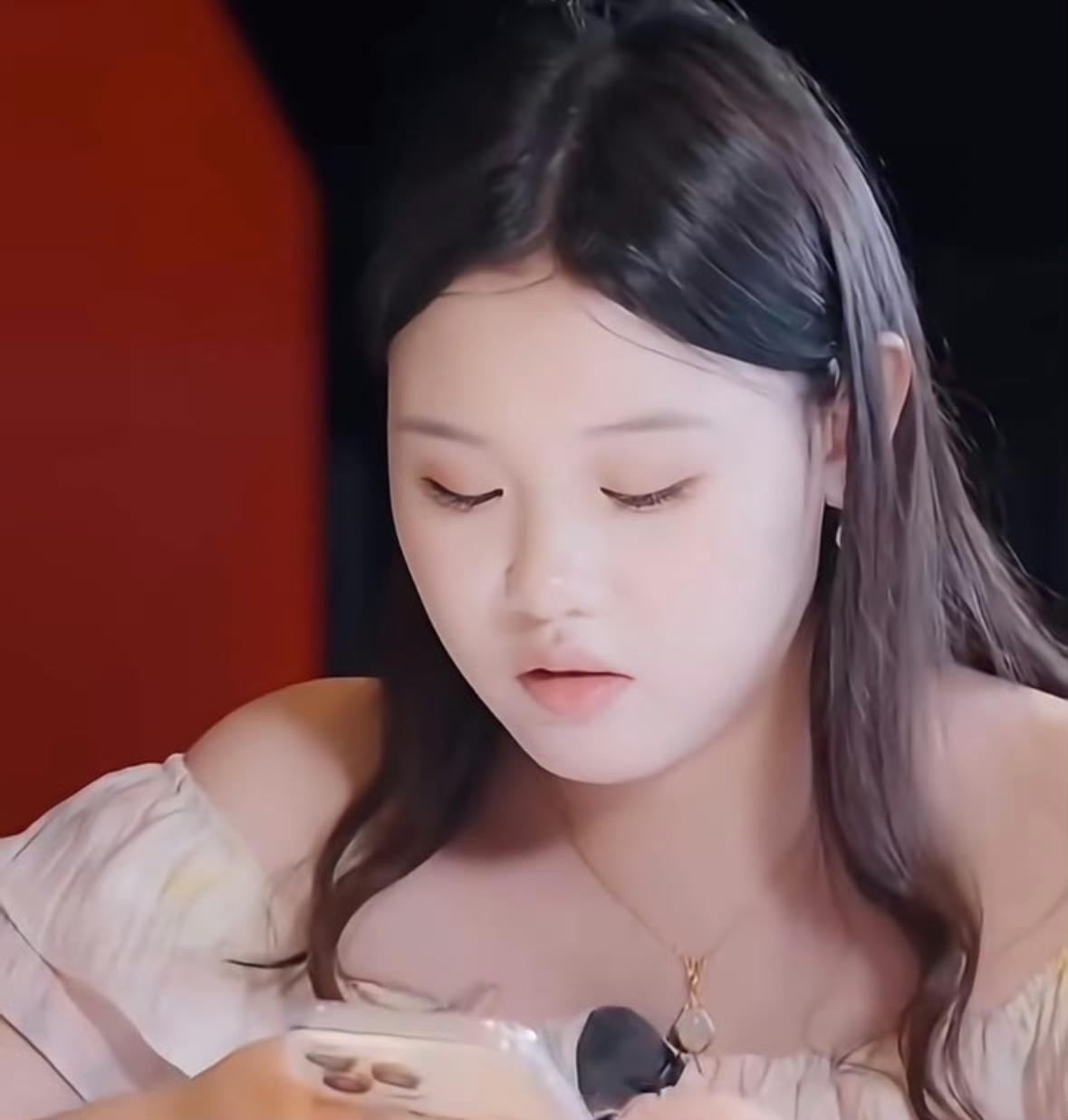 张家齐妈妈原谅张家齐了
张家齐妈妈全世界配得感最高之人
张家齐妈妈走700米打车