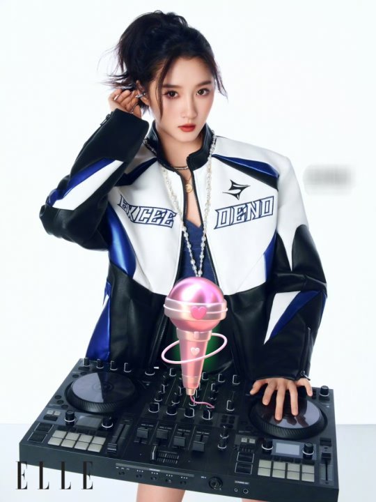 关晓彤终于找到自己的赛道了 关晓彤机车服神图关晓彤的身材比例好优越 