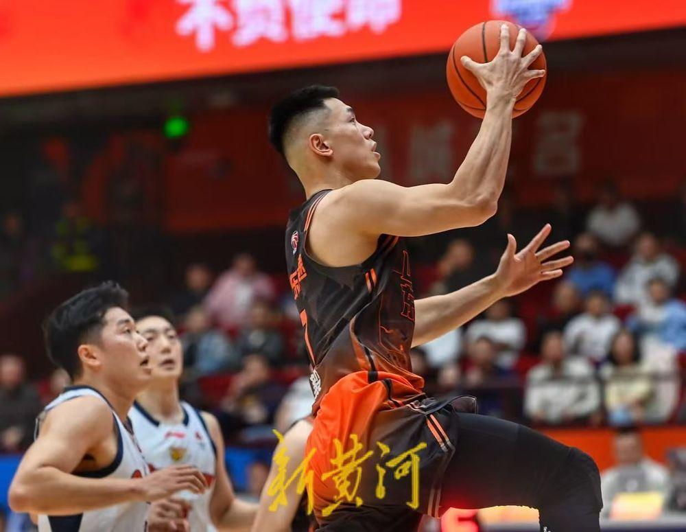 4月6日晚，山东高速男篮主场以99比86击败广东宏远，不但走出了客场输给宁波队3