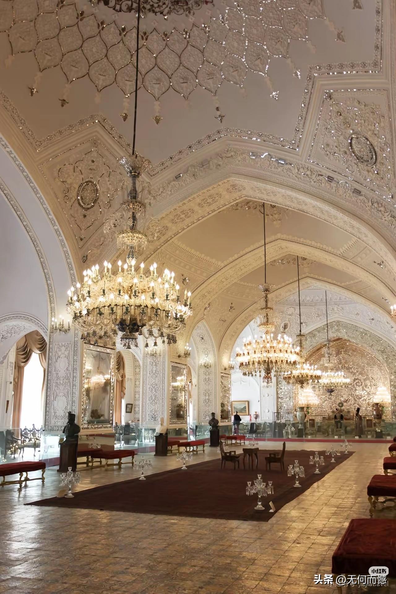 伊朗的玫瑰宫，是一座富丽堂皇的古建筑，建筑艺术水平非常高，里面珍藏着大量的有价值