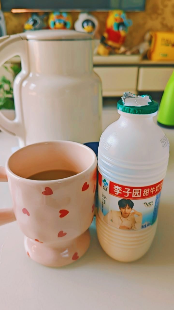 李子园泡咖啡还挺好喝。[送花花] ​​​