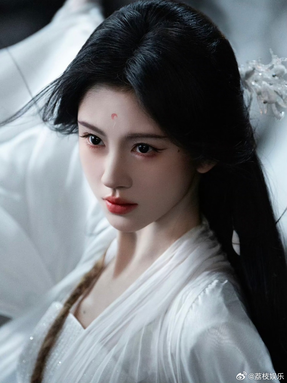 露芜衣说只有姐姐能看到我月鳞绮纪 “只有姐姐能看到我”这句话真的杀我！露芜衣在雾