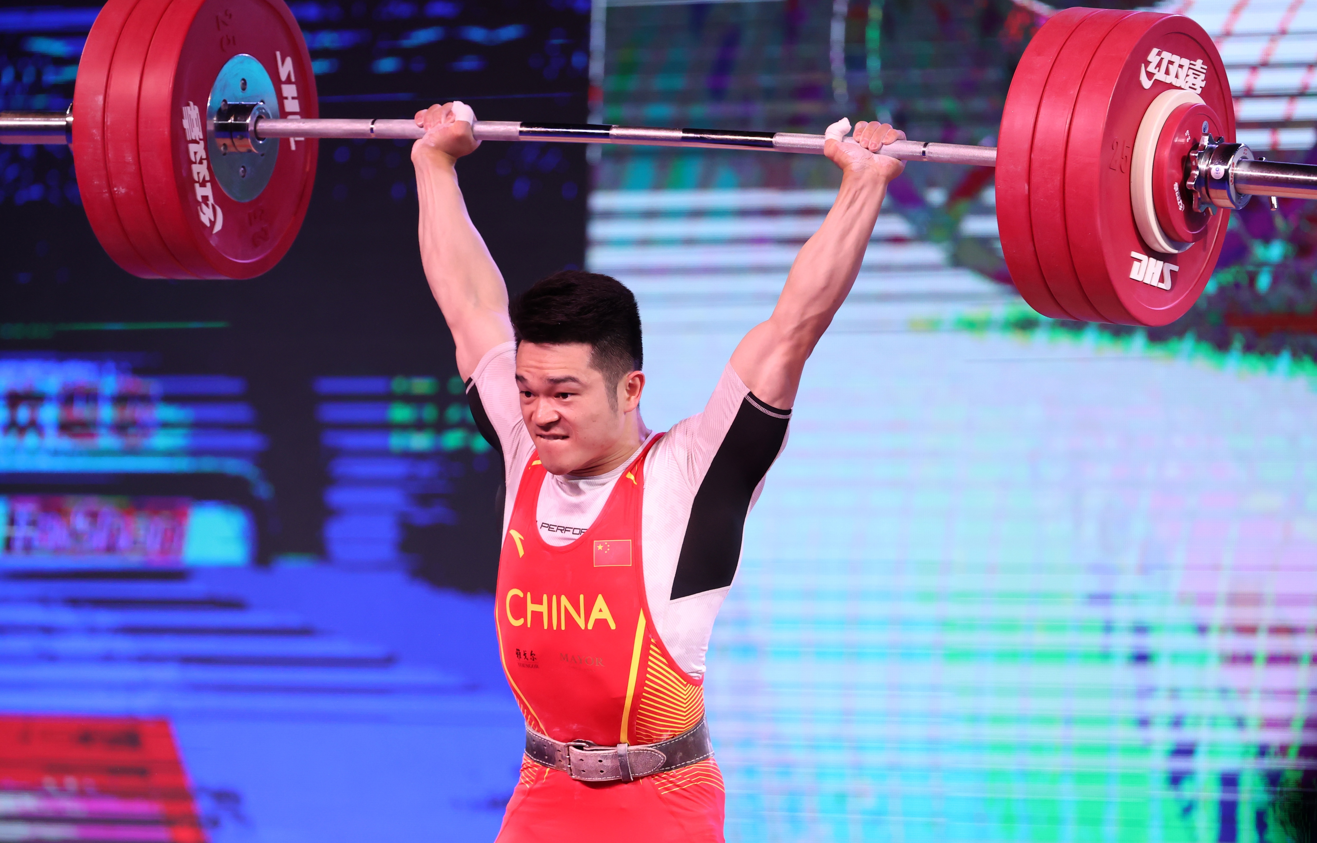 全运会举重男子73公斤级决赛，代表浙江队出战的东京奥运会冠军石智勇￼以抓举161