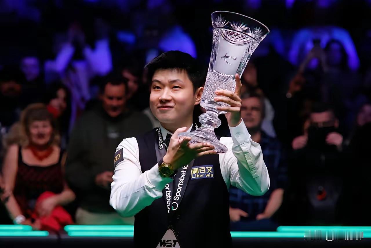 赵心童对于现代斯诺克打法的颠覆性在于，他的长台没有“连攻带守”这个概念。打进红球