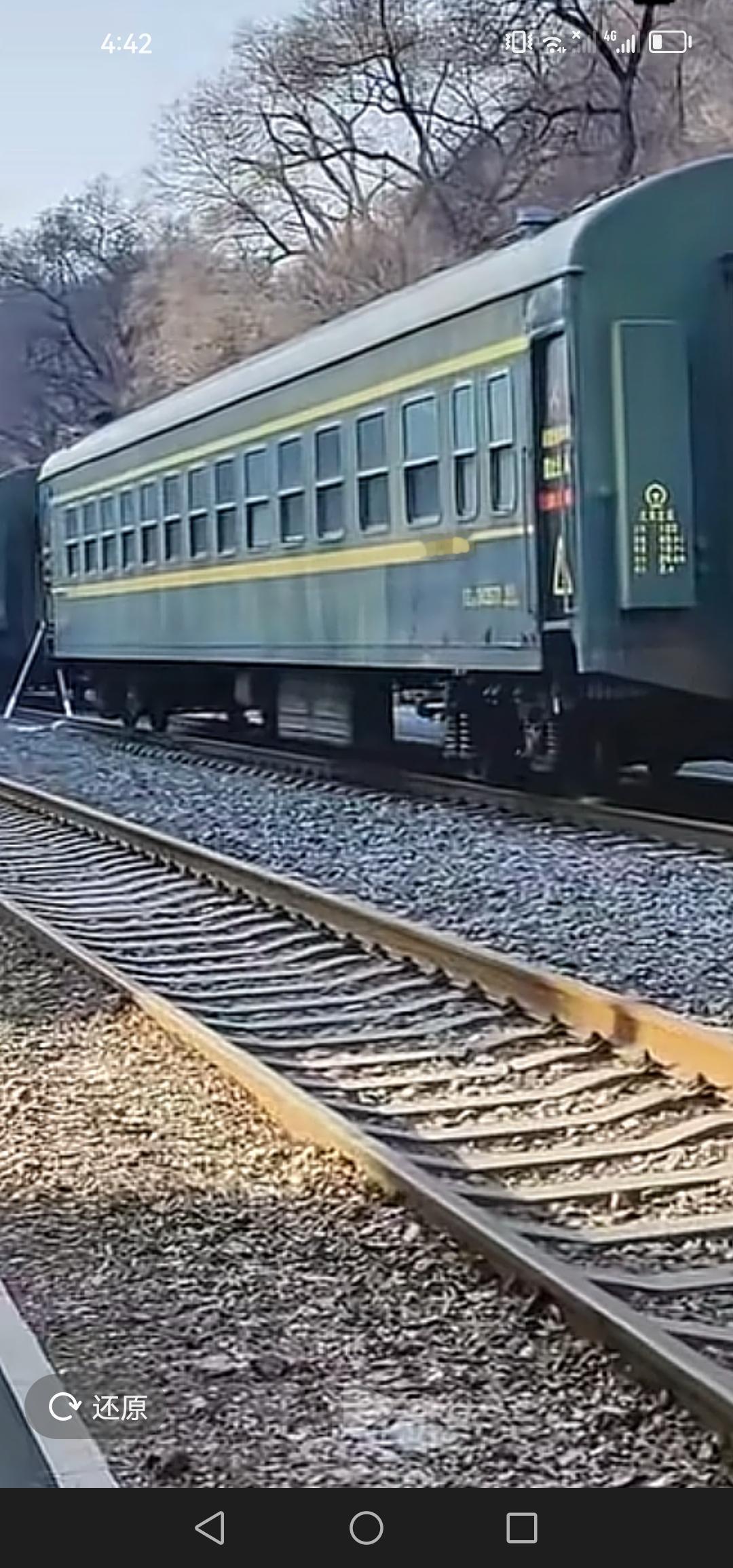 好消息！吉林市吉海铁路遗址公园的观光小火车已运抵现场，预计很快就能运营。

此前