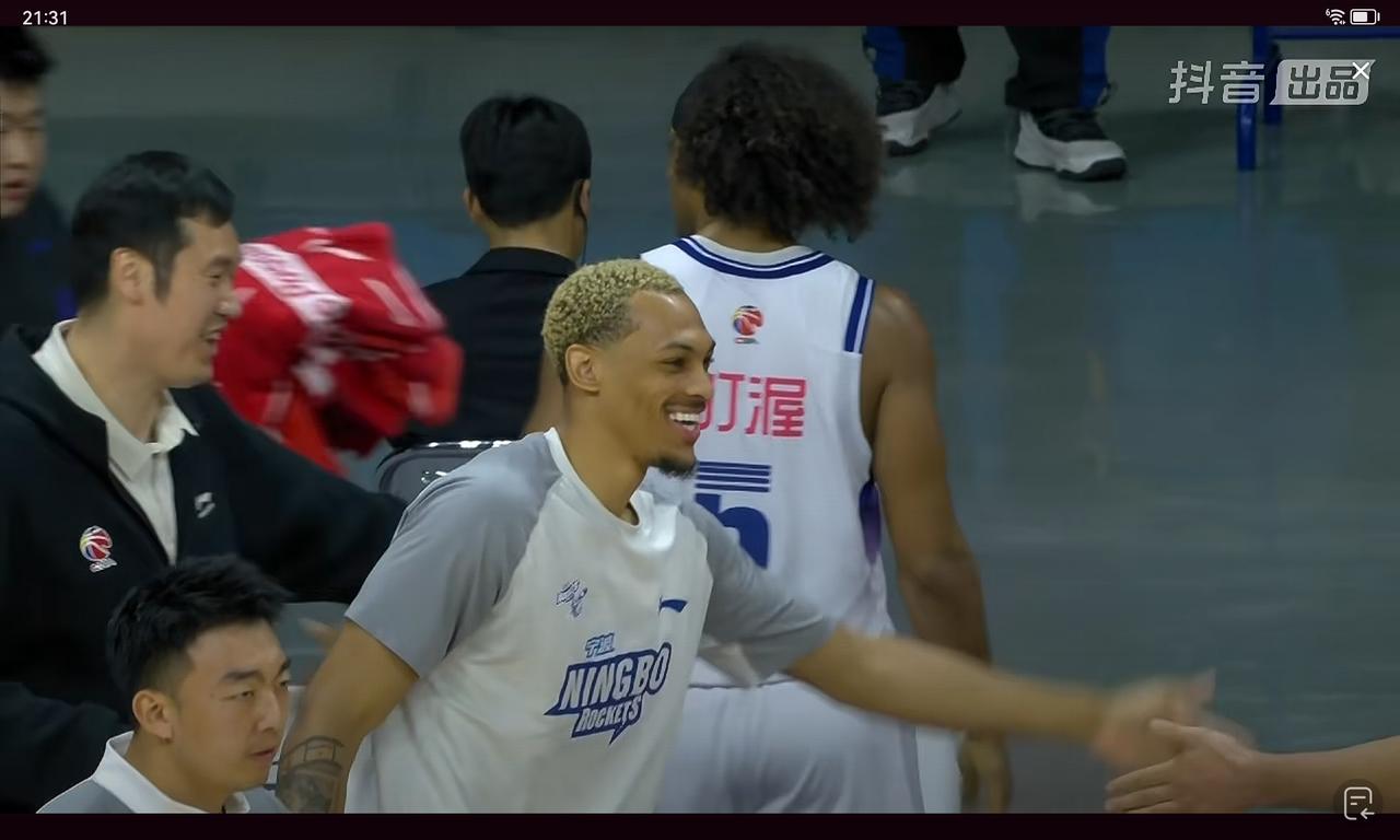 贝兹利成为“握手机器人”，第四外援定位，和疯狂的杰克逊没法比

富邦84:83赢