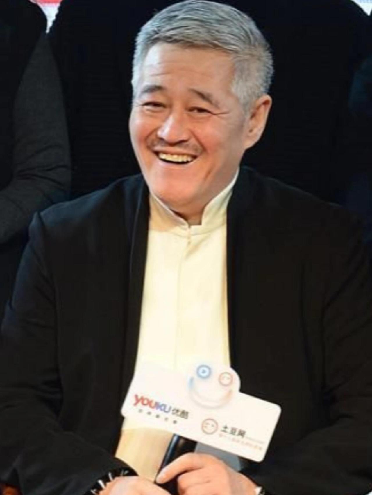 2026年7月，球球（赵珈萱）直播被网友反复追问，赵本山还会不会再登台演小品，她