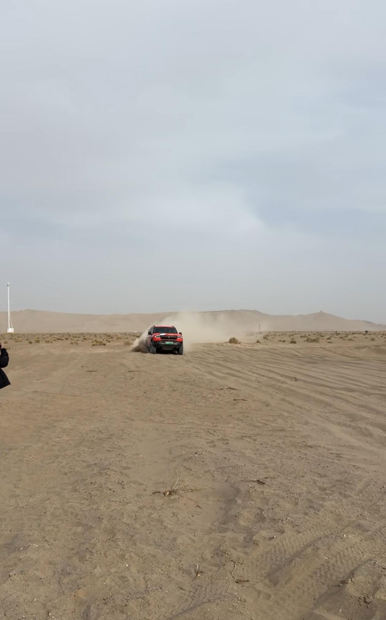 奇瑞是造越野车的新手，居然打擂“百万坡”成功了。真没想到奇瑞越野进步这么快，以前