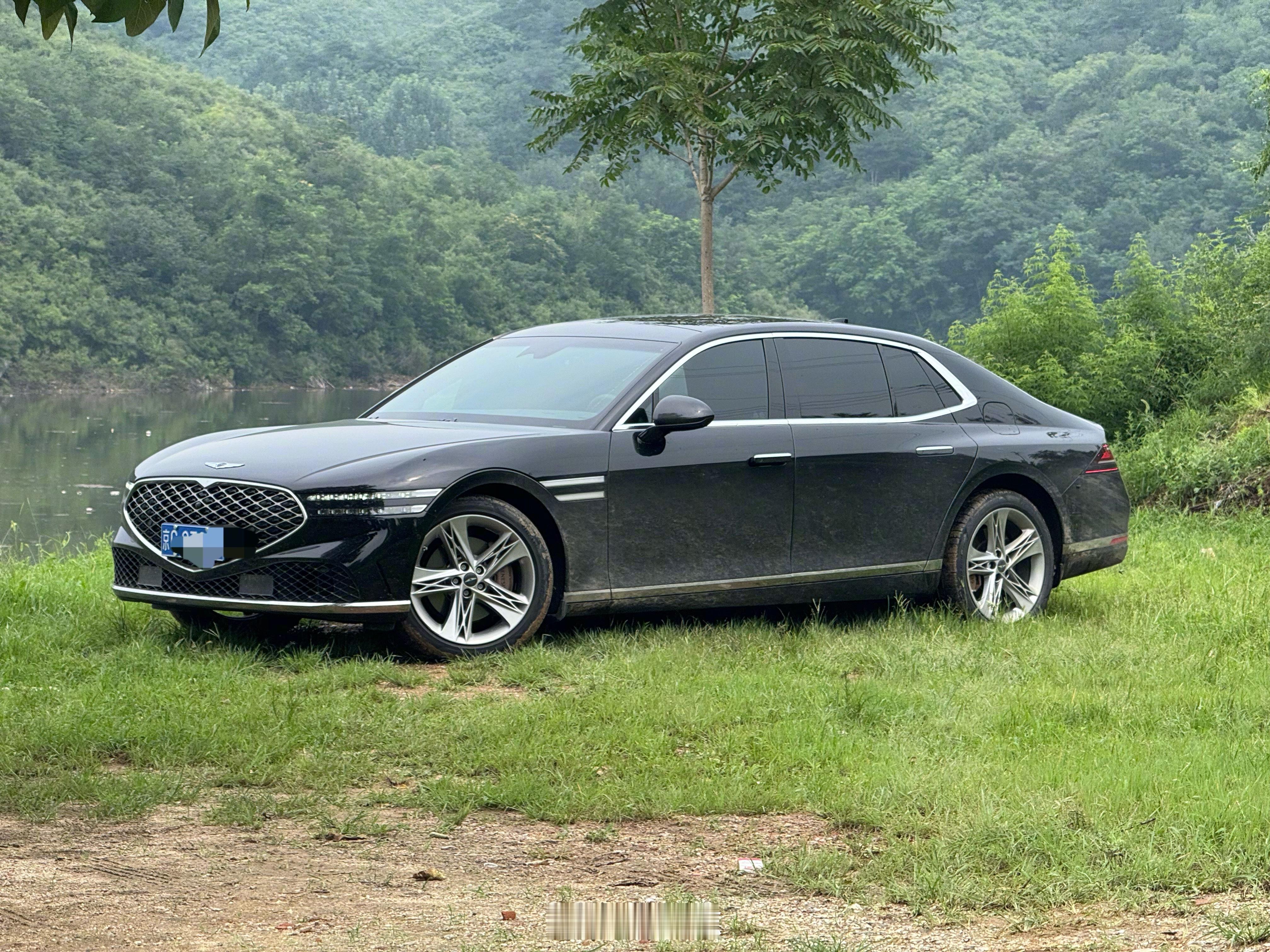 全网唯一！一个很有意思的组合[笑而不语]韩国和中国D级车，老派和新势力旗舰～仔细