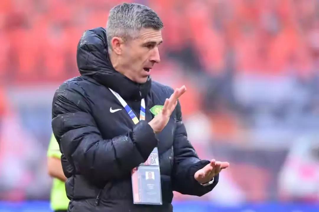 北京国安应该多给主帅一点时间 换来换去未必是最优解

想到了北京国安的亚冠赛成绩