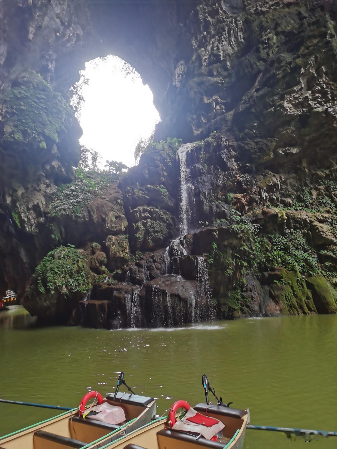 阅读分享：
       莫言在《晚熟的人》里说：“人性的丑陋就是，在无权、无势