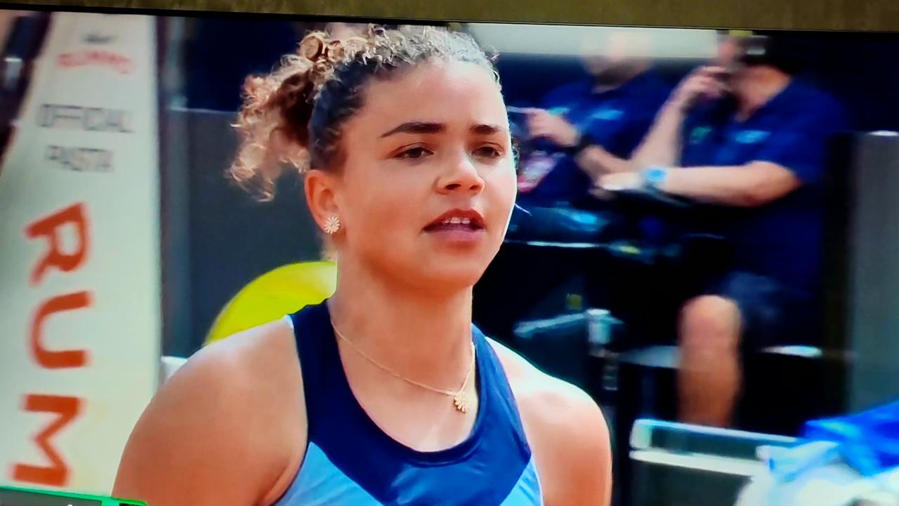 罗站爆冷不断，世界一姐、卫冕冠军及郑钦文止步32强。
       WTA100