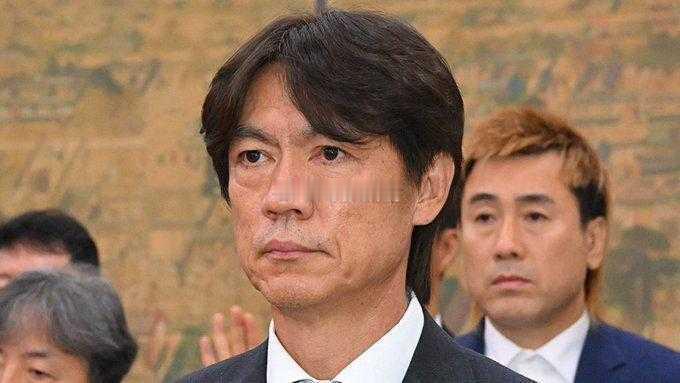 韩国版李铁？警方突袭韩国足协总部，洪明甫以犯罪嫌疑人身份被传唤洪明甫以犯罪嫌疑人