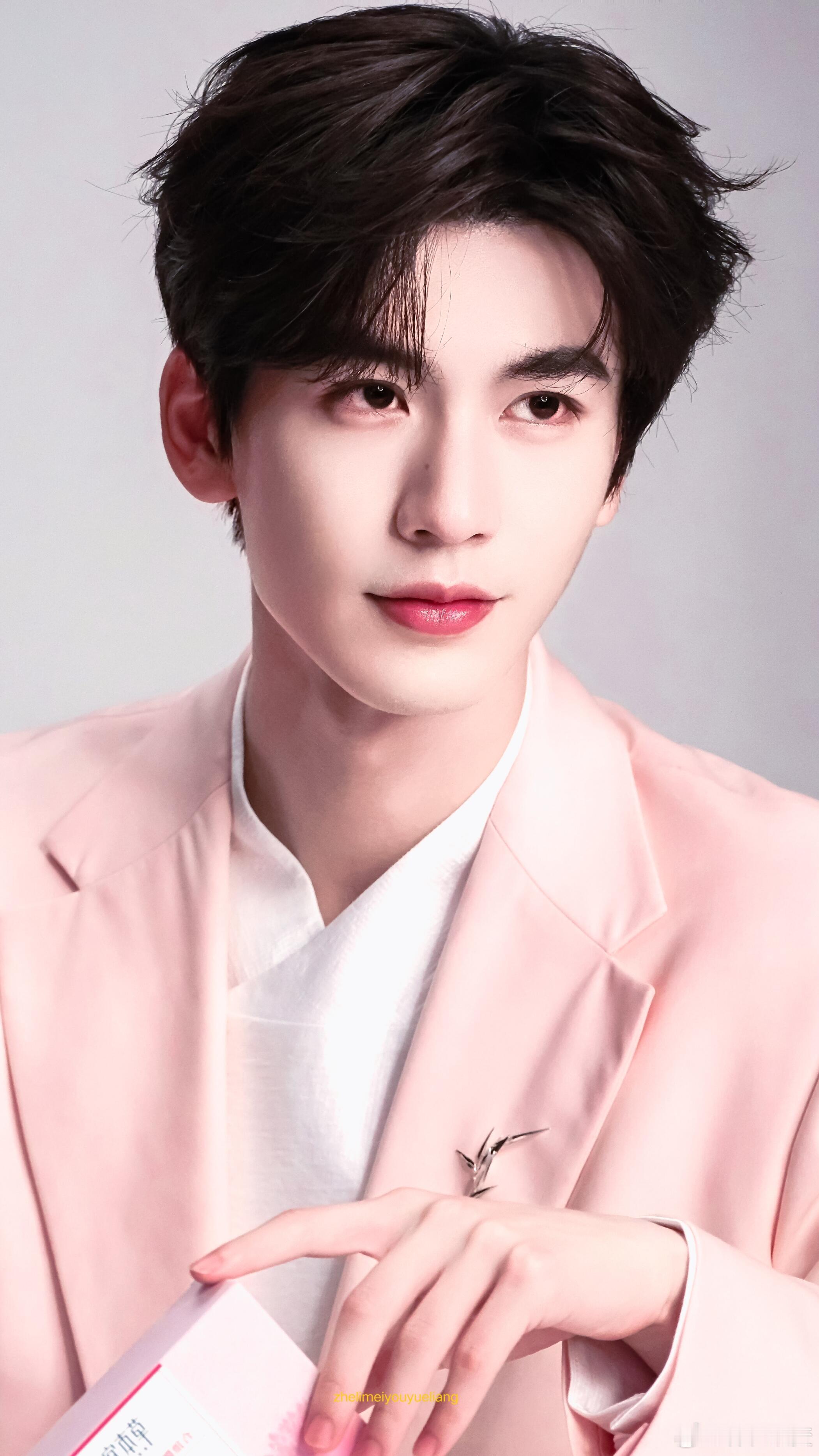 张凌赫[超话]  🌷张凌赫*壁纸张凌赫｜ ​​​