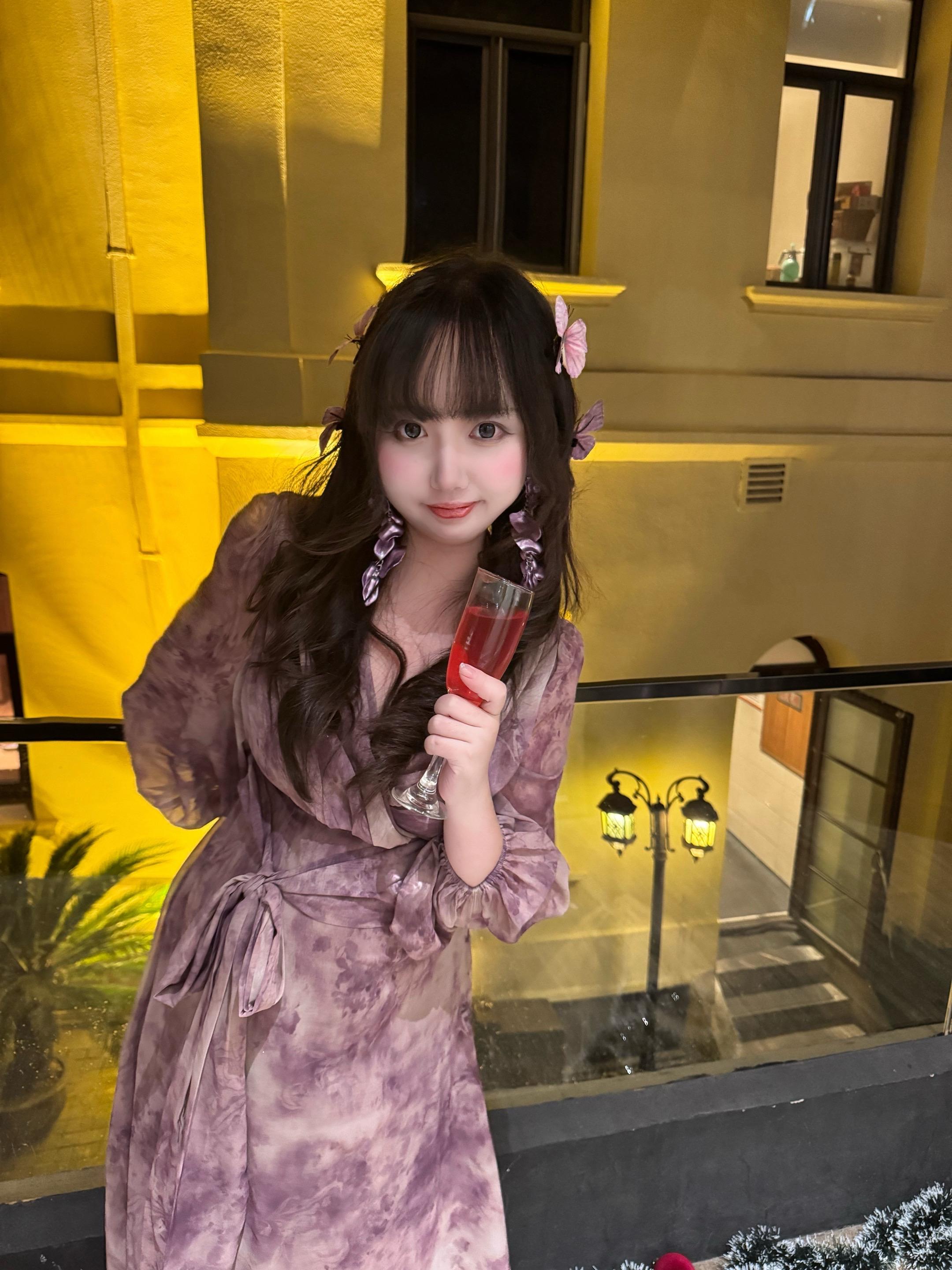 亲爱的Francesca小姐， 祝你，青春永驻， 祝你，好运与美好常在。