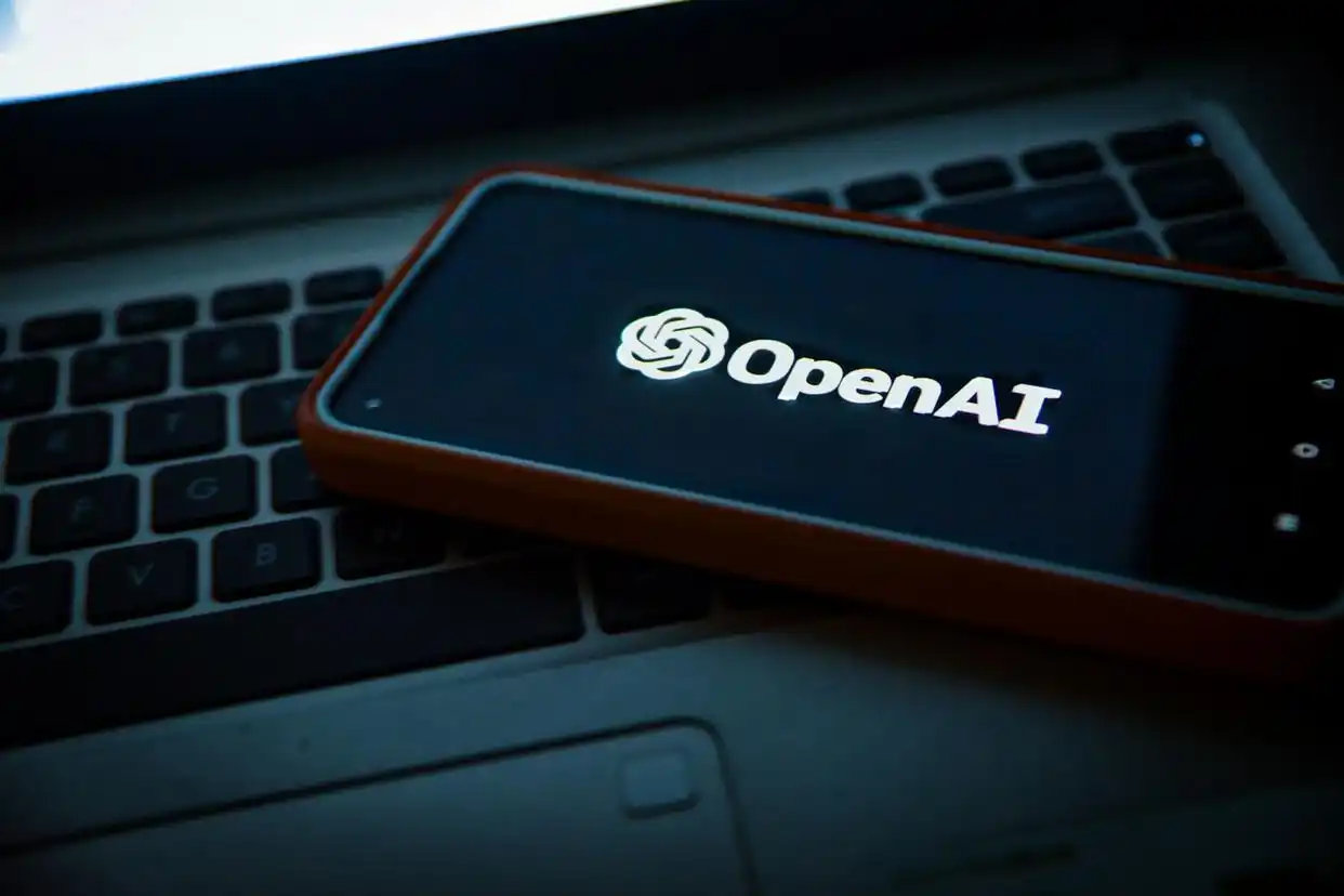 【为啥大模型巨头都要做手机，OpenAI开发手机原因 】前不久，豆包的手机推出的