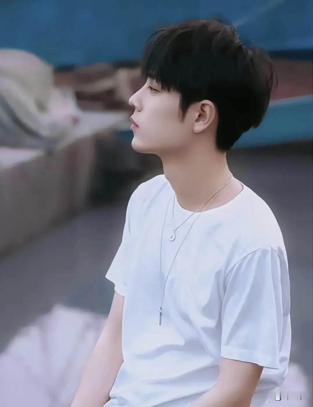 肖战真的很有魄力，敢想敢做，当年他能在已经工作了情况下放下稳定工作进入燃烧吧就可