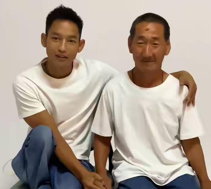 1991年，河南一对夫妻生下残疾儿子不想养，于是将儿子扔在草丛里。谁料，村里一个