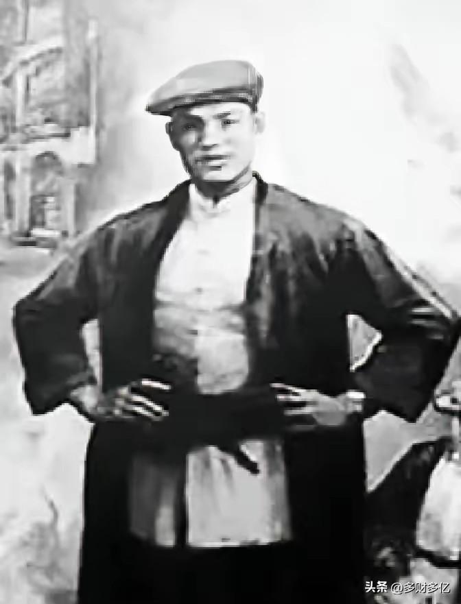绝境封神！被日军扔进粪牢折磨4天，他夺锤反杀，硬生生杀出活路
 
1943年，日