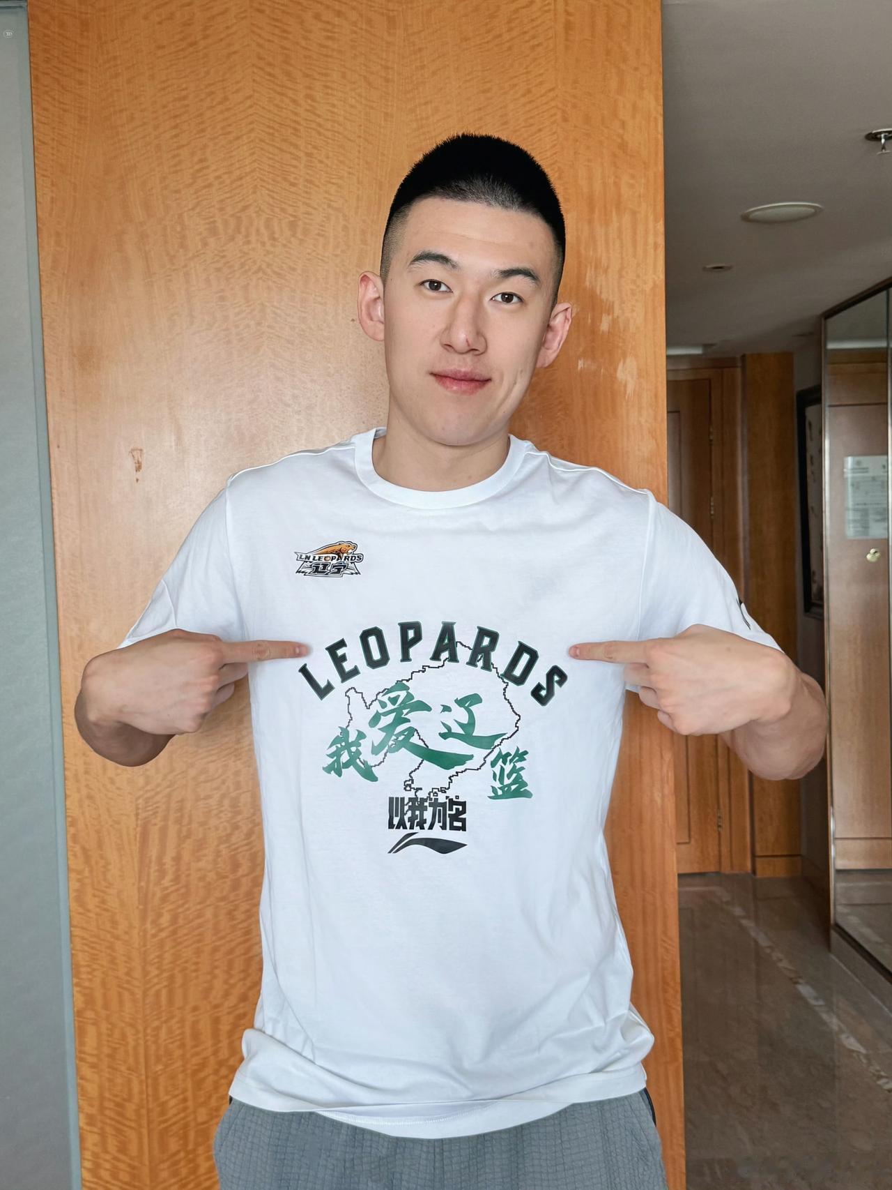 付豪以顶薪继续留在辽宁男篮，这也算是对辽宁男篮有感情了

毕竟八一男篮解散之后，