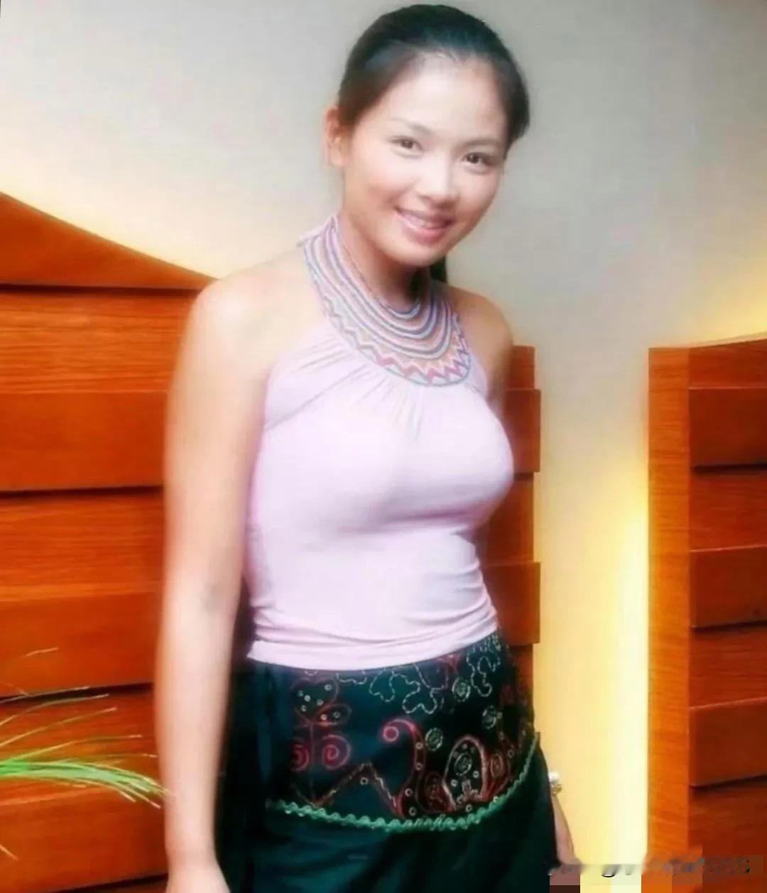刘涛不化妆的样子，就像咱们村里的姑娘一样朴实。年轻时纯真得像泥土一样，但那股子土