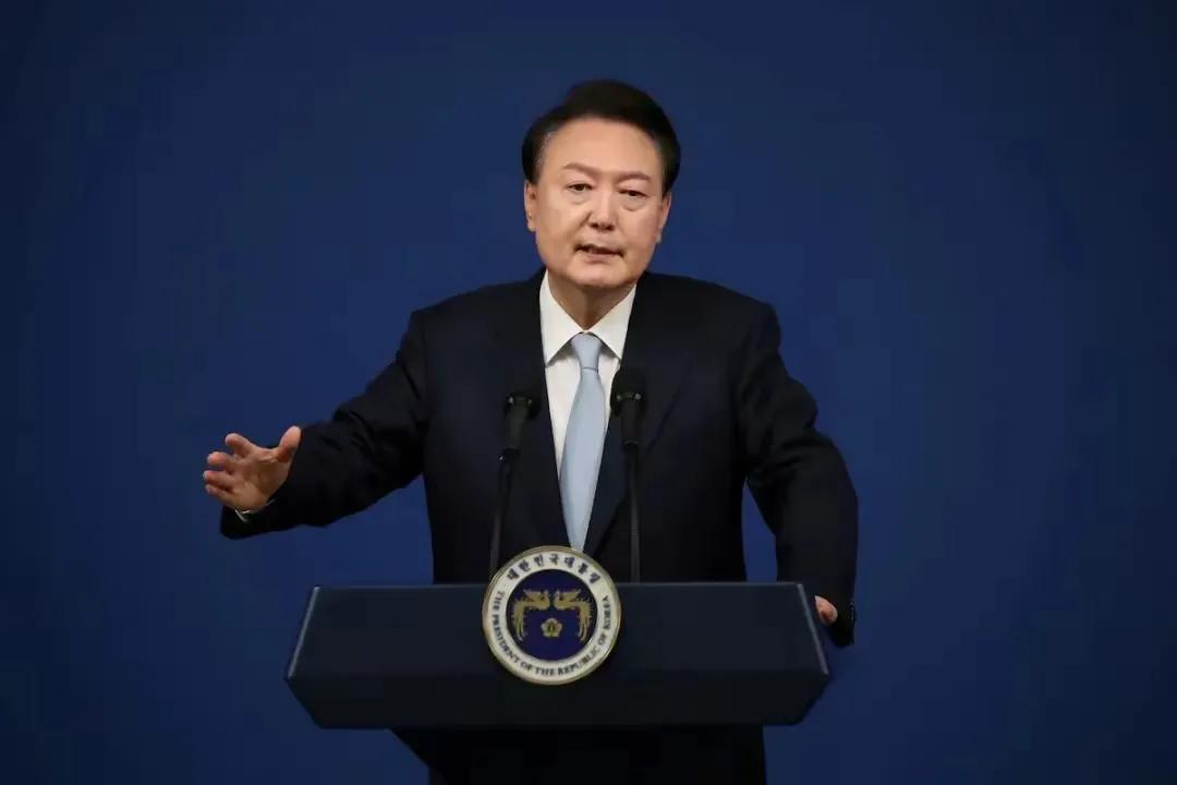 尹锡悦提名崔秉赫为新任国防部长。
韩国总统府周四表示，韩国总统尹锡悦已接受国防部