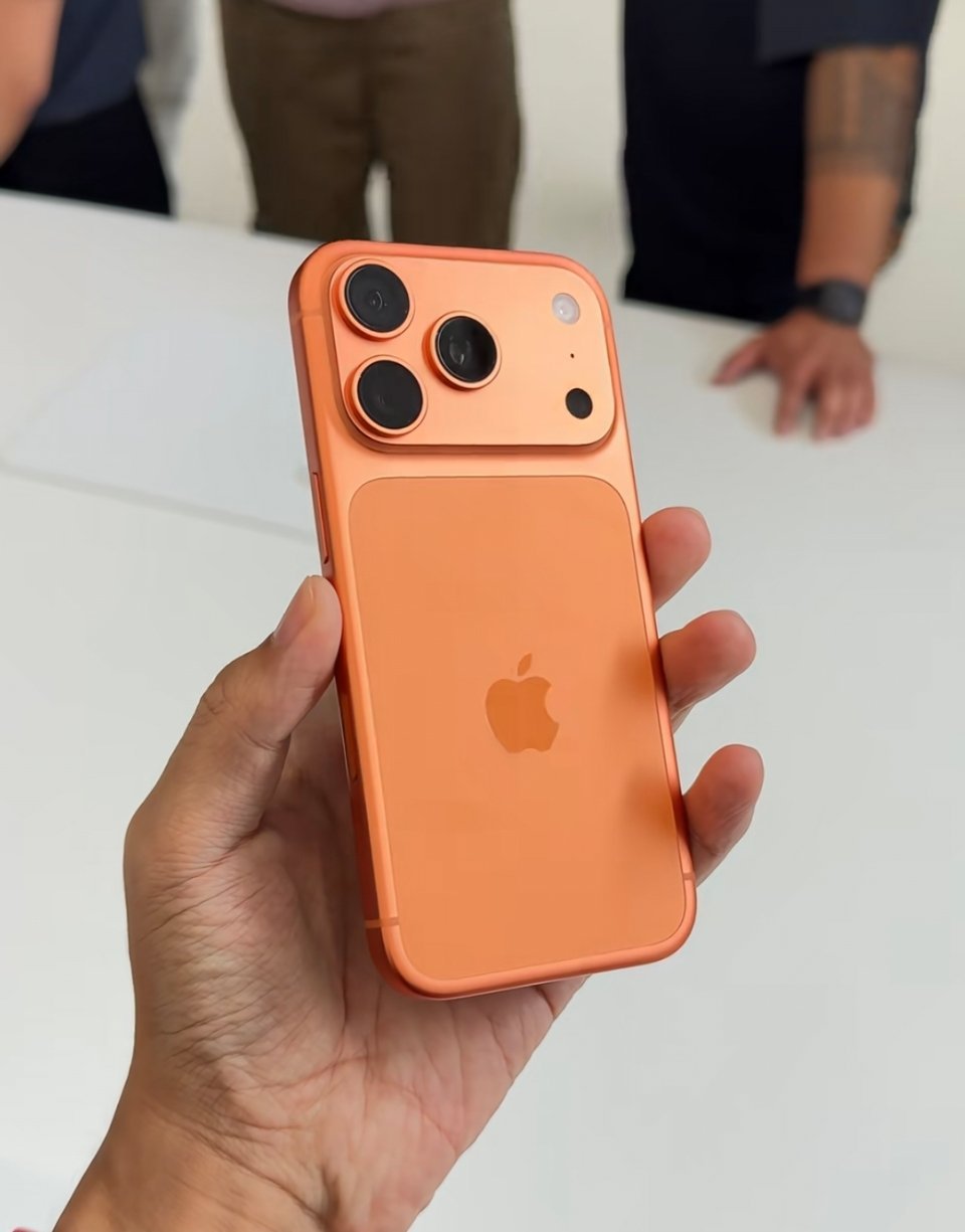 苹果承认iPhone17拍照现黑色方块贫穷帮助了我没用上iPhone 17哈哈哈