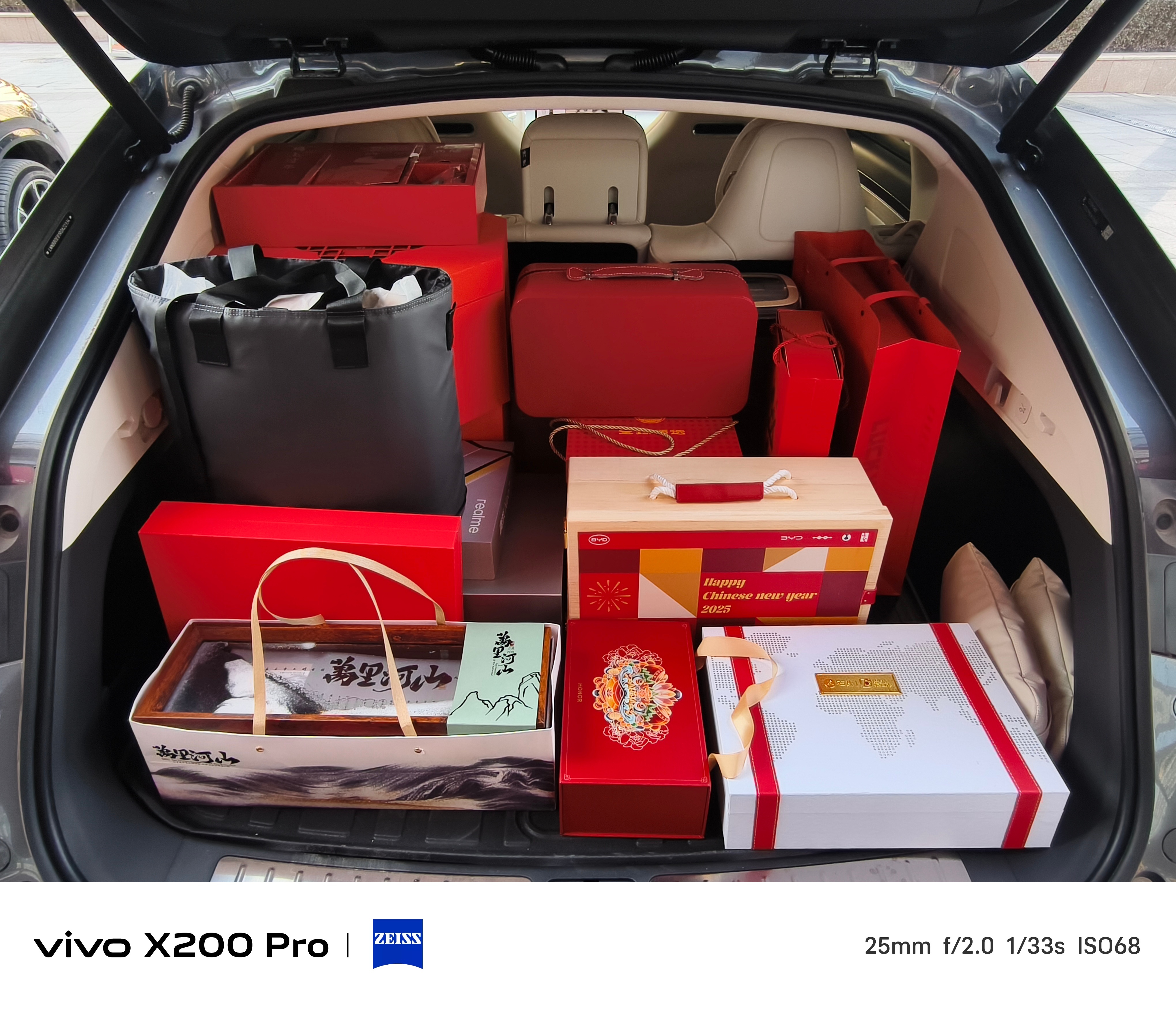 我这 智界R7  装这些新春礼盒还是很简单的，还不够，真的还不够，希望多来几家厂