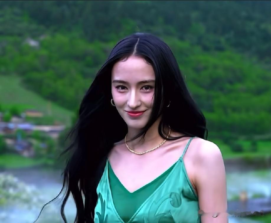 终于看到不一样的美了！李宛妲这种英气脸在一众甜妹里简直像一股清流，不是白幼瘦，是