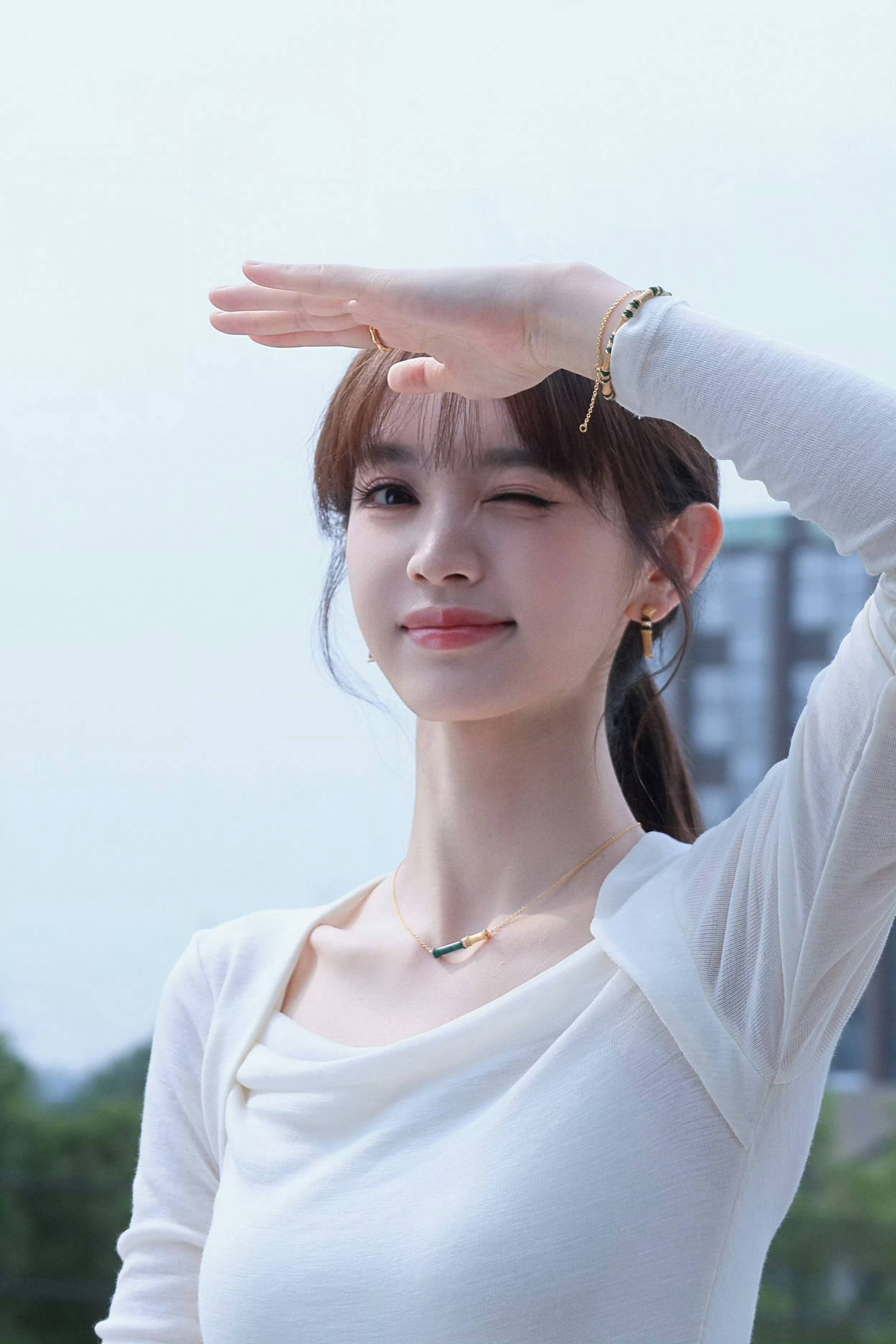 【人像摄影】演员田曦薇。田曦薇背心皮裙恶女感田曦薇青风吹又生皮裙路透 ​​​