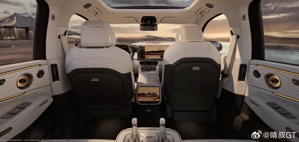 极氪8X最新内饰图发布，基于SEA-S超级电混架构打造，是该架构下继9X之后第二