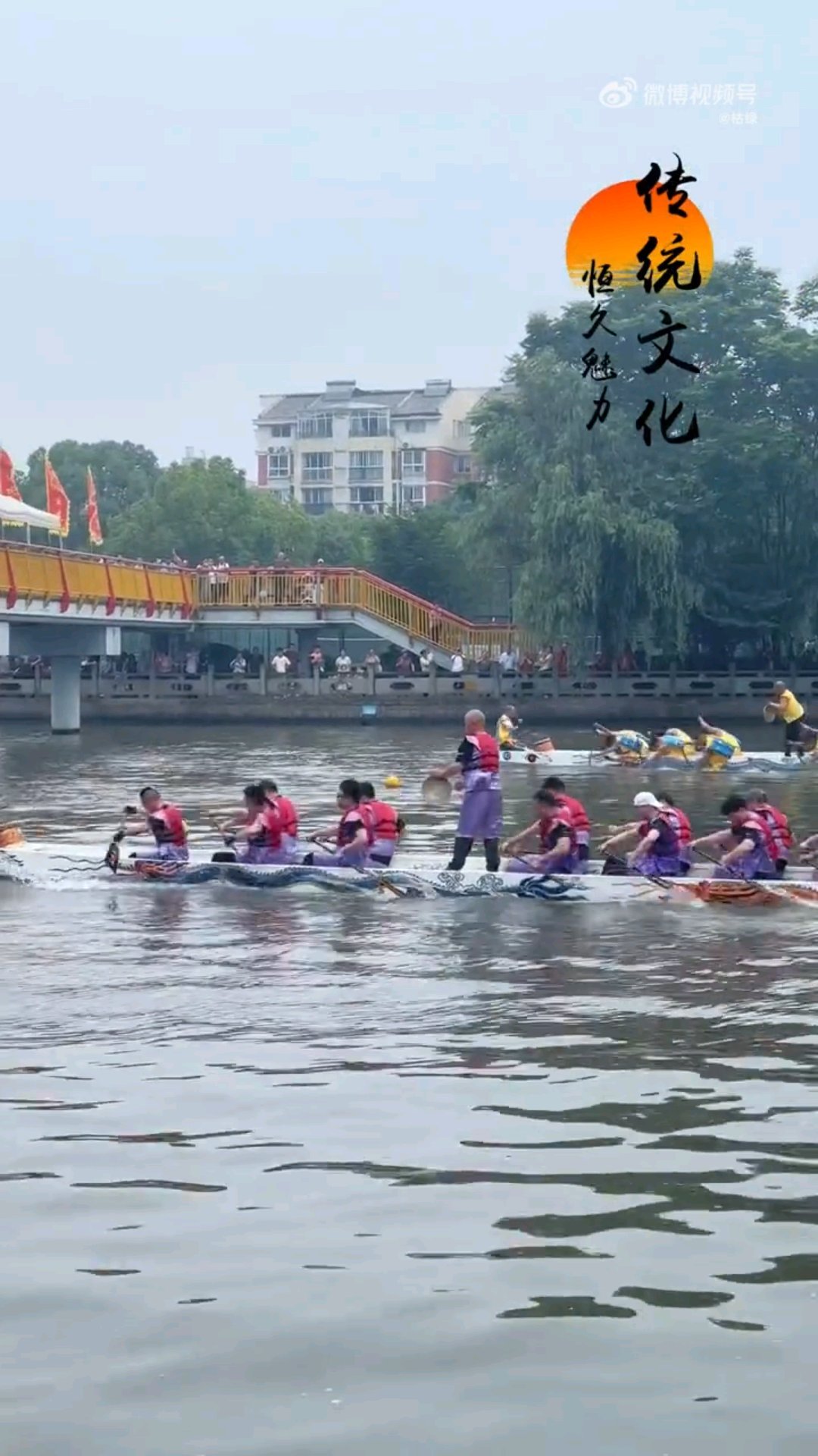 龙舟居然是放河里保存的外地朋友很难理解龙舟泡水里存放，岭南水乡就地取材护船，不用