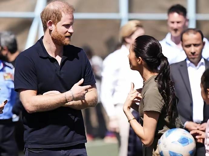 梅根要的爱情，还能坚持多久？
看哈里王子这态度，怕是对他这位王妃的耐心，已经耗尽