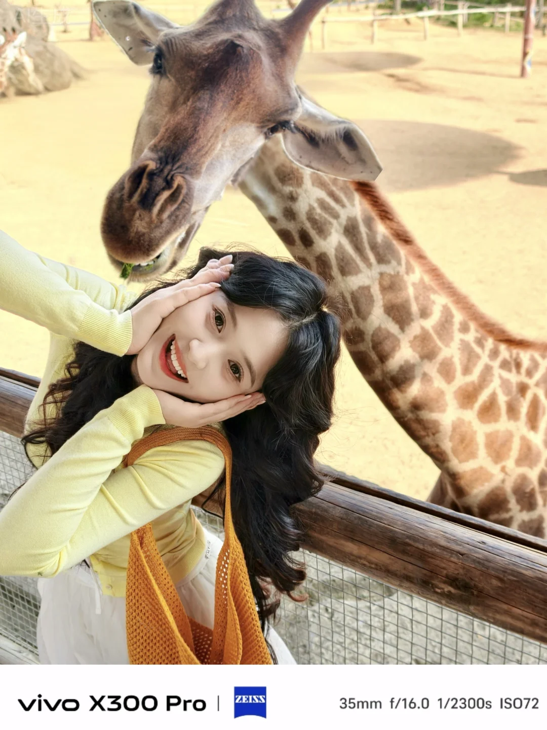 随随便便跟长颈鹿拍到了人生照片！？