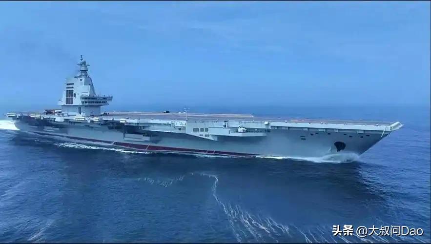 中国航母三级跳！8万吨巨舰入列，西方都服气了
 
各位老铁，今天咱们聊聊中国海军