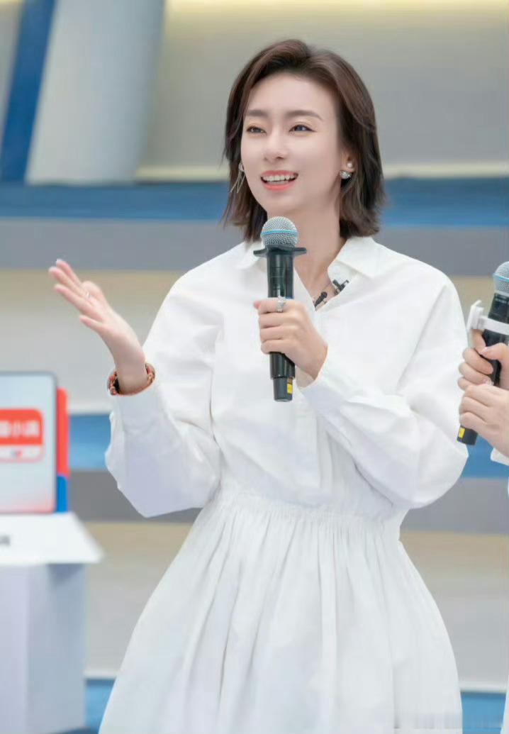 一公舞台燃炸了！姐姐们全开麦实力太顶，这波回忆杀我哭了。乘风2026第一场公演乘