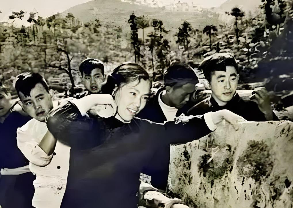 她35岁成为中央候补委员，任地委副书记，36岁任省委书记，39岁主动辞去省委书记