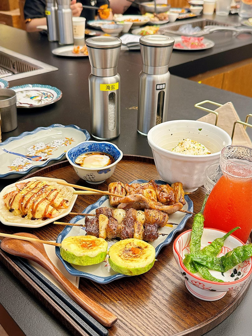 板音打卡好吃认证😋板前的氛围没得说，最喜欢牛肋条、牛肉饭、西葫芦 武汉