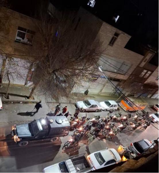 伊朗最多3天大规模行动，就压制了大批伊朗反对派！伊朗根本就不靠特种警察力量，而是