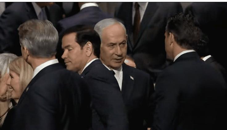 “现在终于知道谁是美国的主人了吧？”格雷厄姆葬礼上的一段画面，让这句话迅速传开。