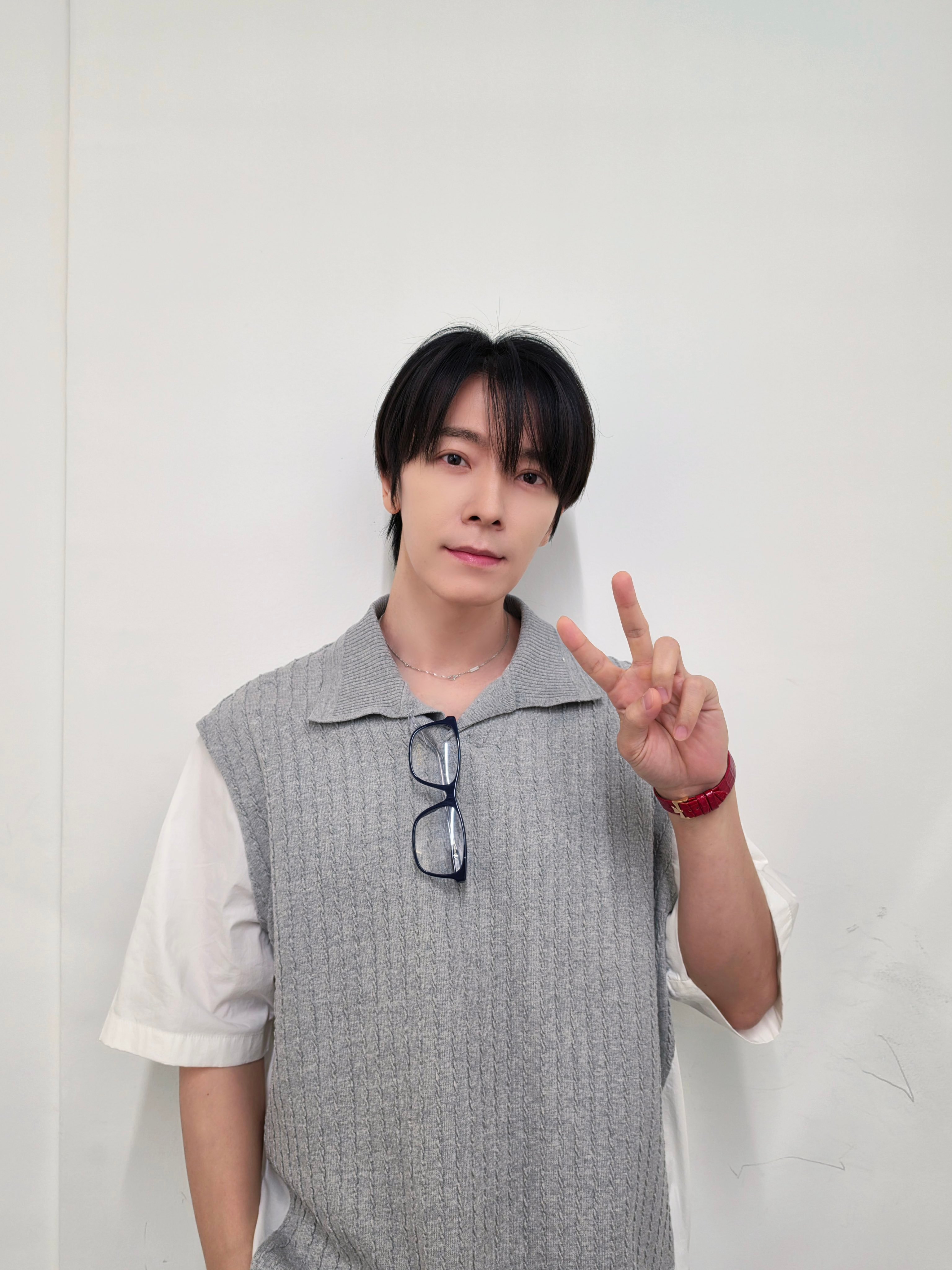 “CB百蓝_。260426 D&E official更新李东海 相关：[📸]D