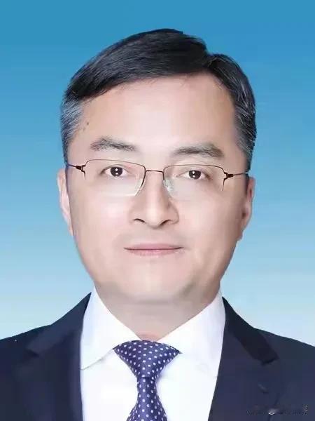 害怕了，南昌市副市长王强主动投案！

刚刚，权威媒体发布消息，南昌副市长王强主动