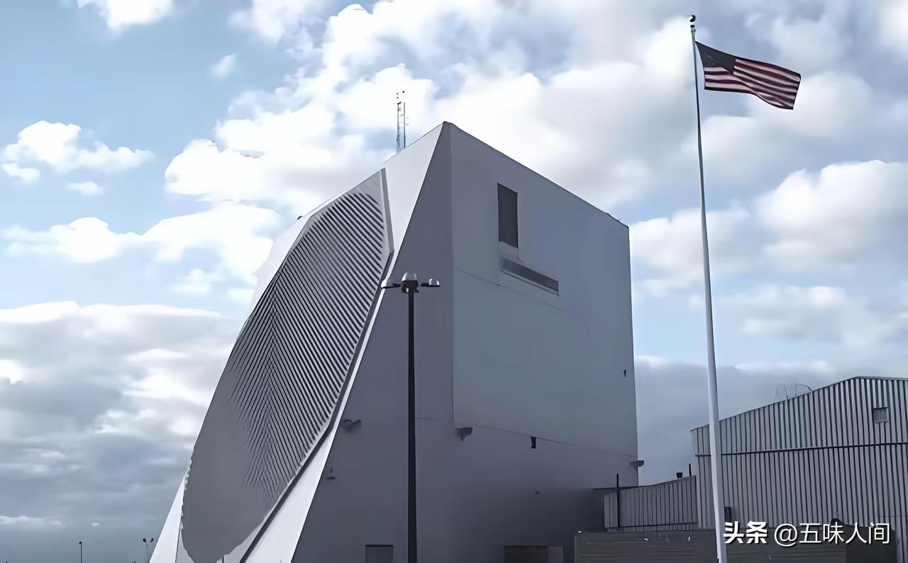 被伊朗敲掉的​美国部署在卡塔尔的战略预警雷达铺路爪，只有8部，而在美国本土之外只