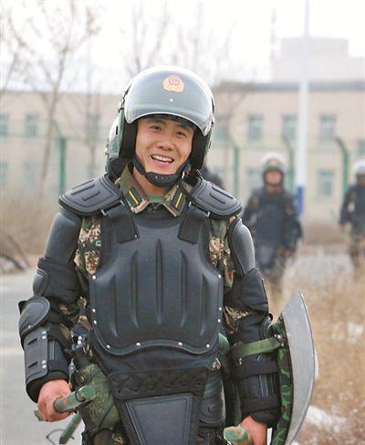 “国家白白培养了他5年！”2018年，武警济南支队入职了一个月的大学生，还立下了