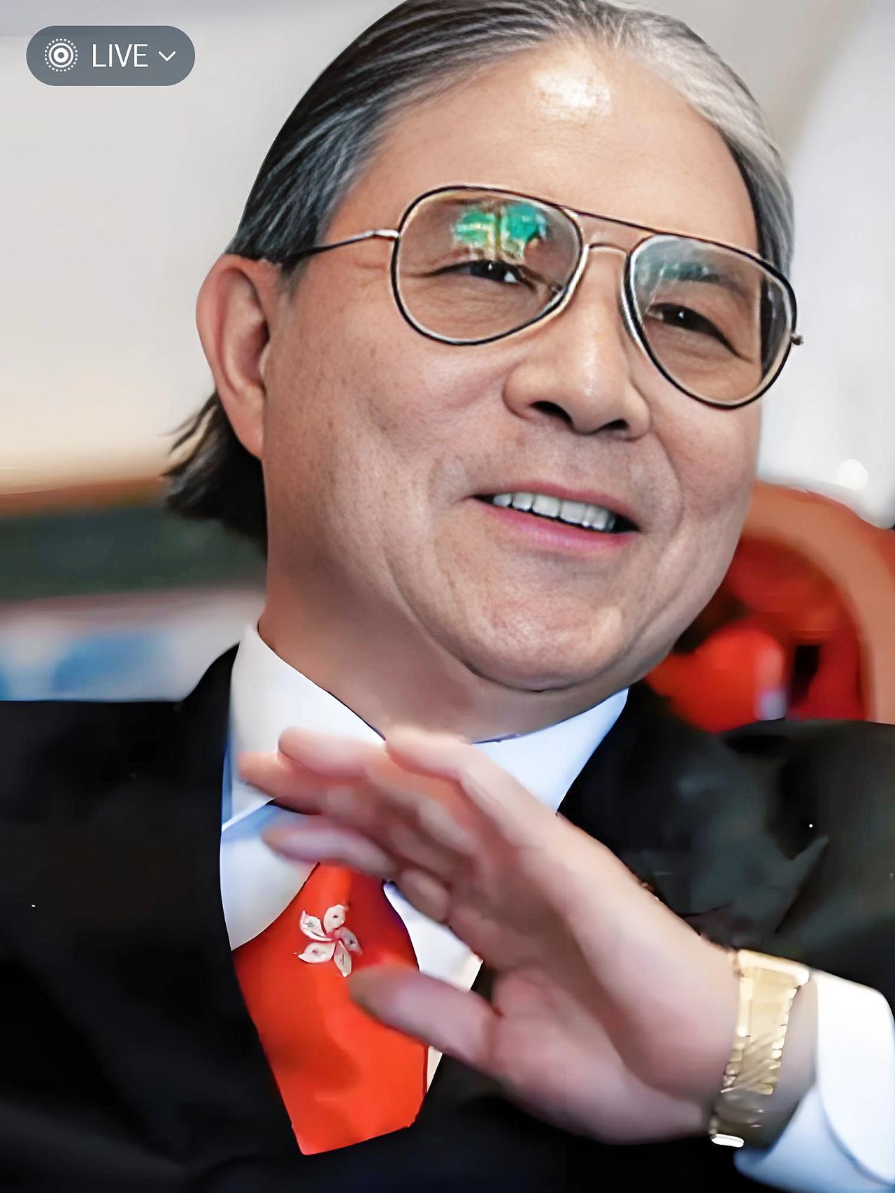 有钱老头谁不爱找个年轻漂亮的？
偏偏霍震霆是个异类！​‎͏ 

朱玲玲离开二十