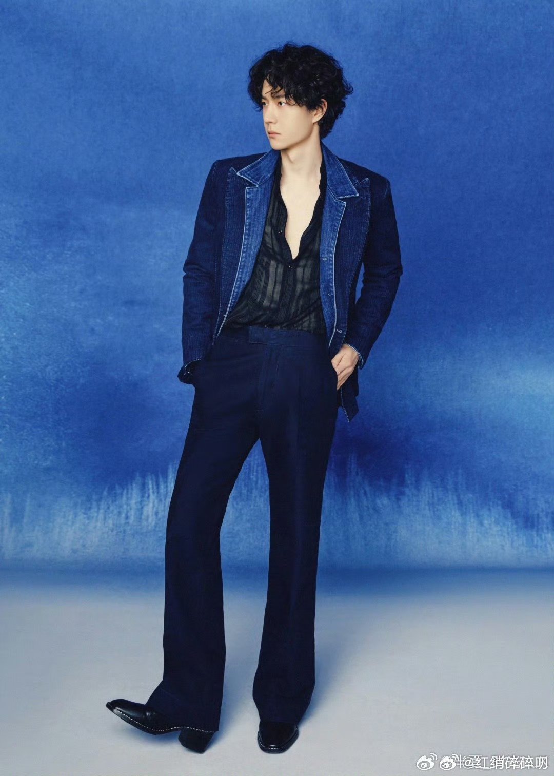 哇！！！！王一博今晚也深v了