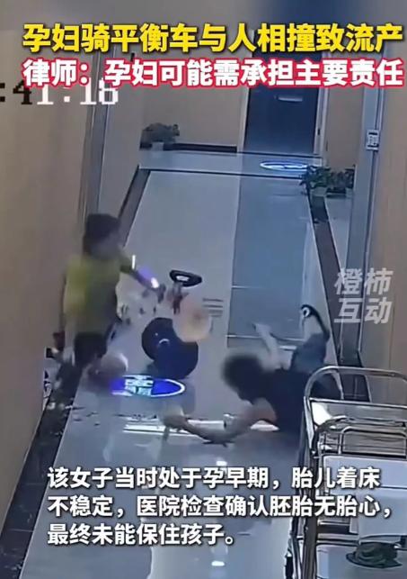 孩子未能保住。楼道里顿时炸开了锅。


一段楼道碰撞视频引发讨论。画面所呈现的情