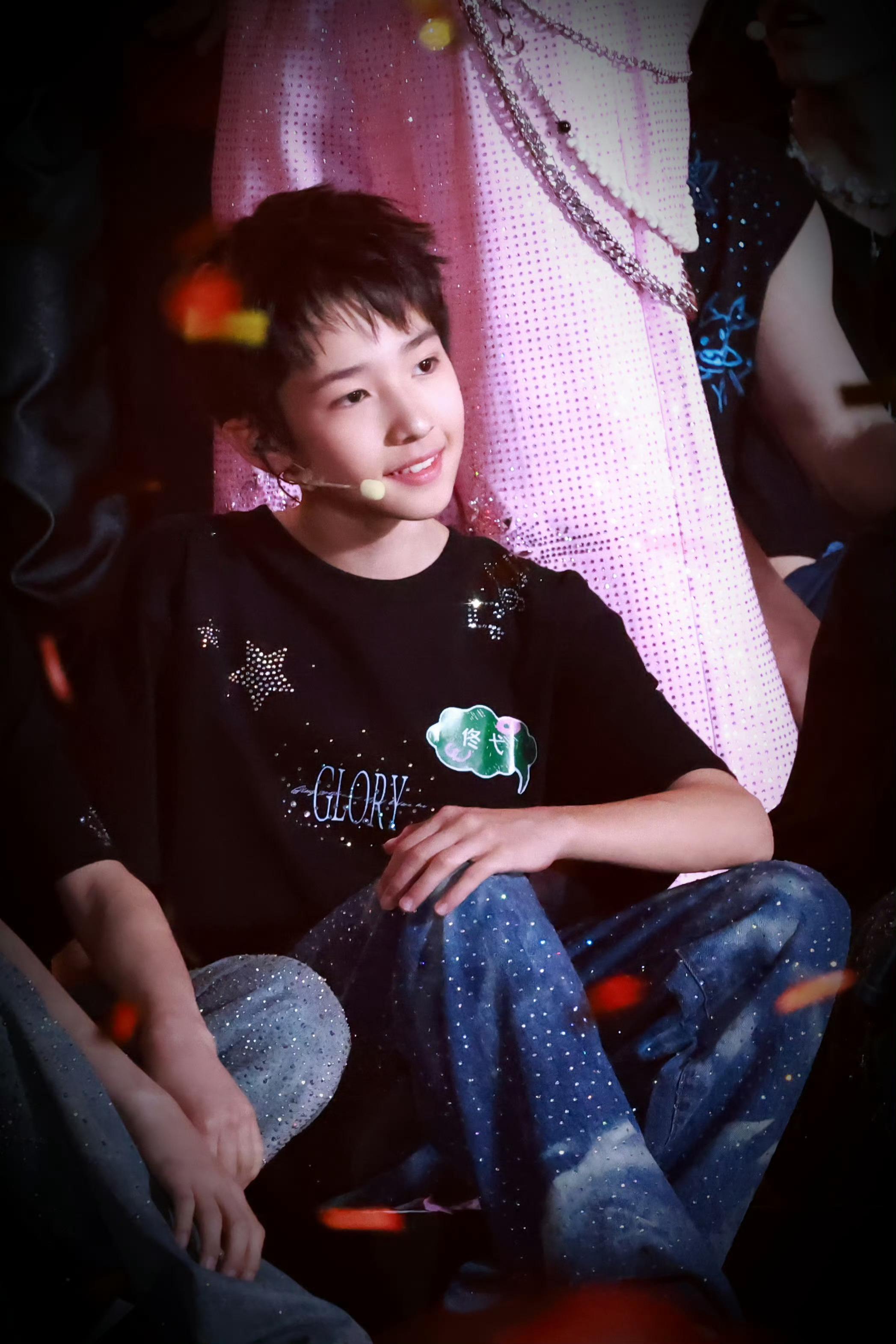 佟弋 💙💙镜头捕光，踏光而来💙💙【清辉漫染少年骨，人间绝色佟弋来】🫐佟